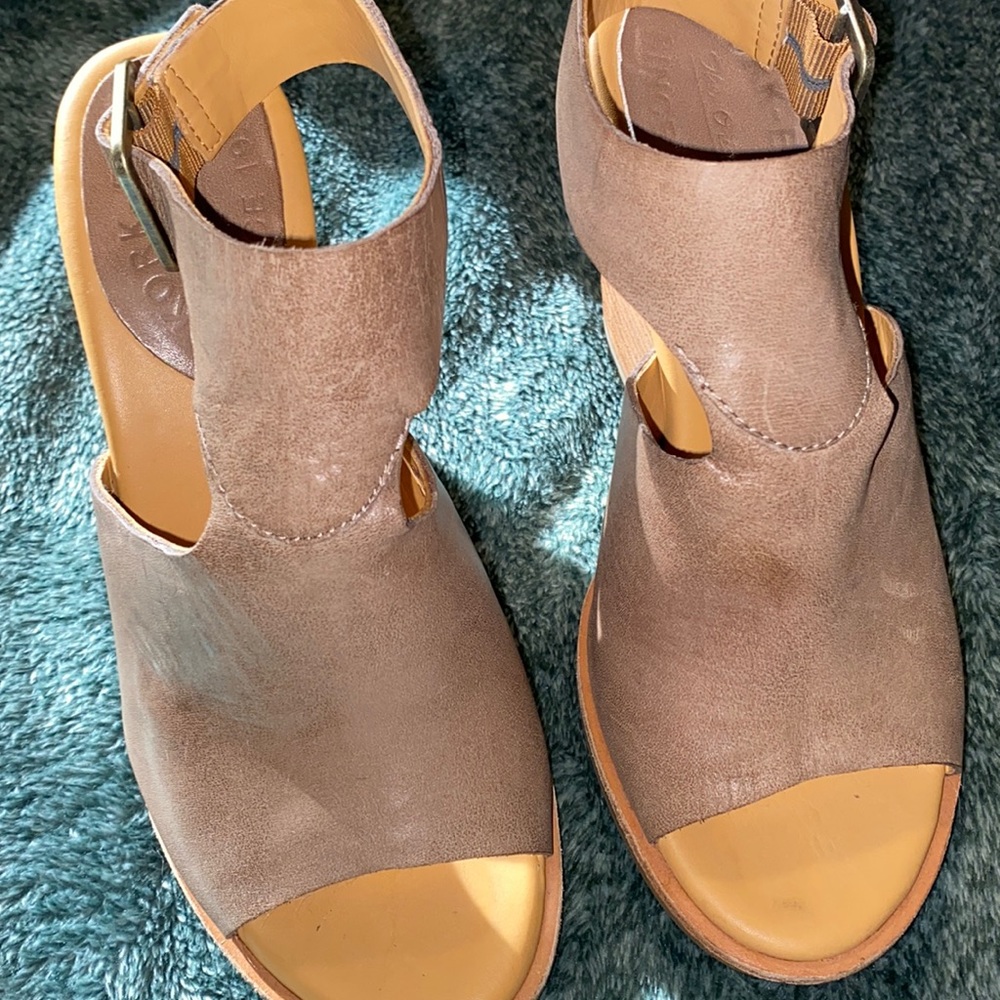 Kirkland-easy sandals